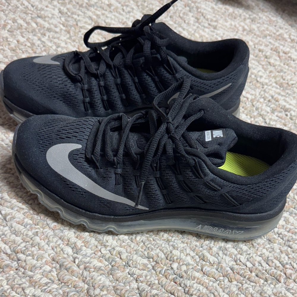 Women’s Nike Air Max 2016 Black and white Athletic running Shoes